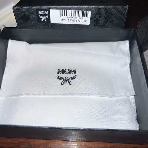 MCM Visetos Powder Pink Zip Around Wallet New - Picture 3 of 7